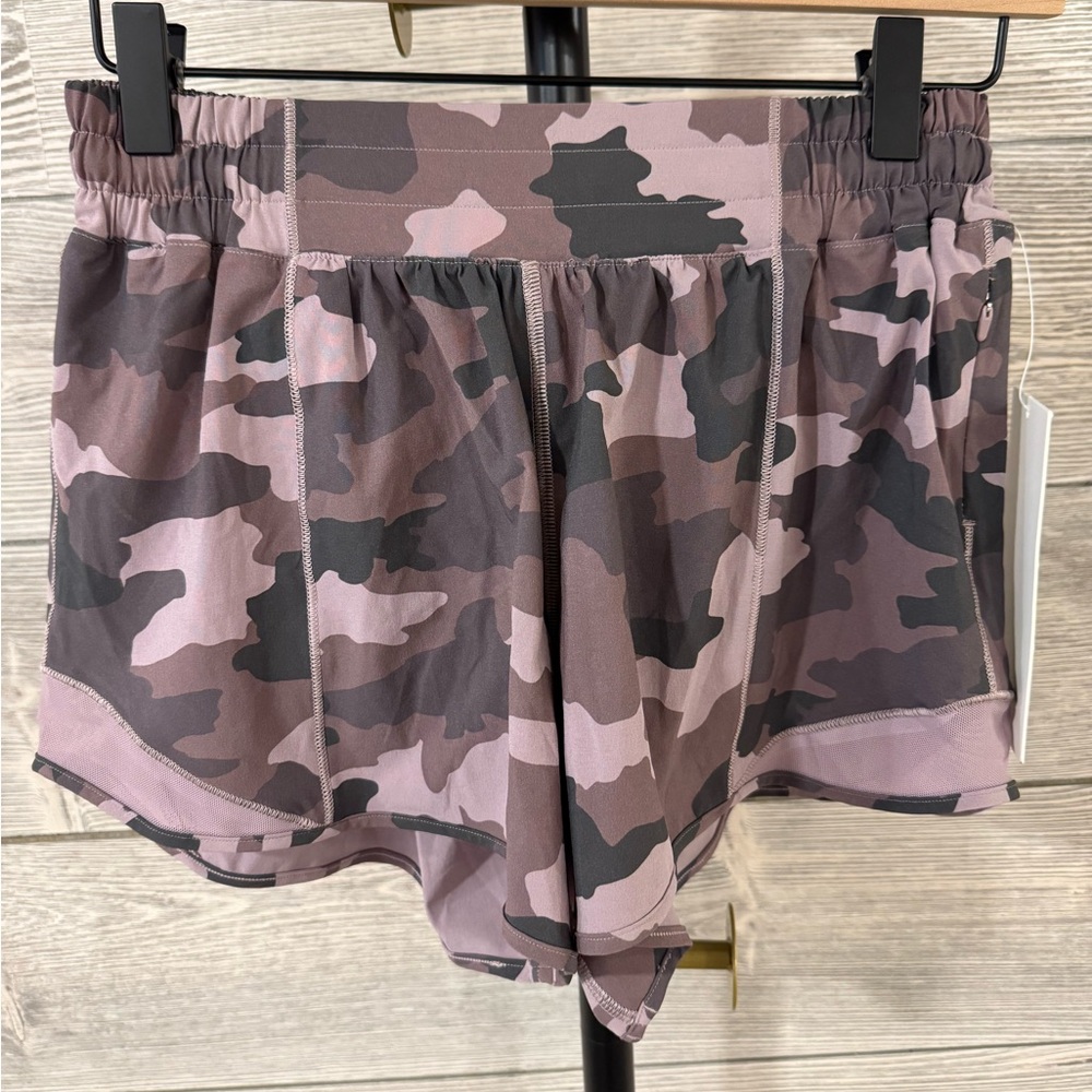 NWT 🎉 Lululemon Hotty Hot LR Short 4” Lined